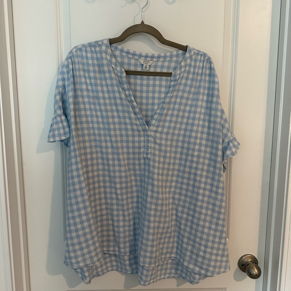 Crown & Ivy Relaxed Blue and White Short Sleeve Blouse